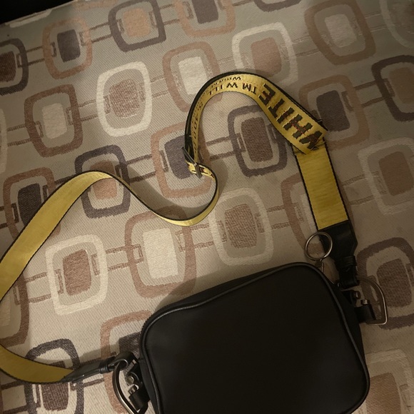 Off white messenger bag/purse - Picture 3 of 7